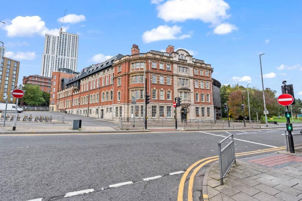 Stylish Retreat In Central Leeds Central Station Esterno foto